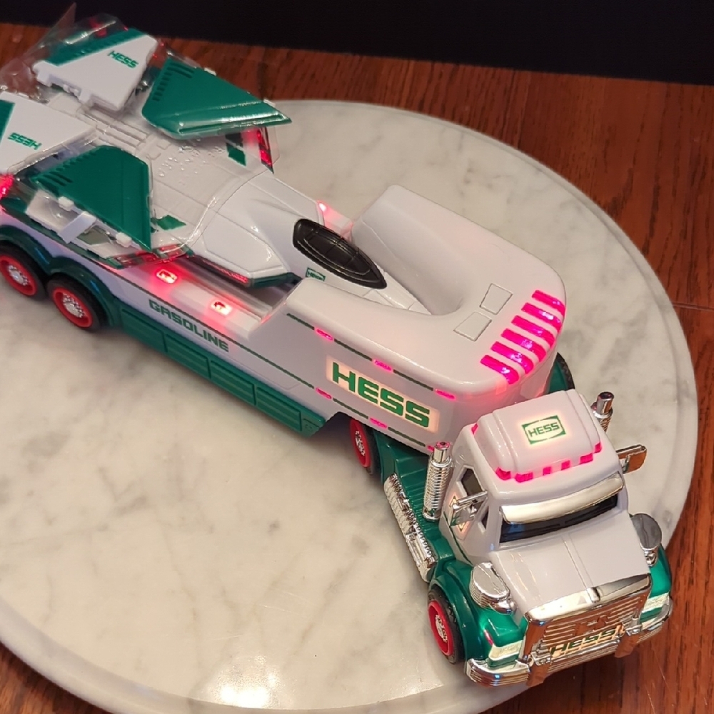 2010 Hess Toy Truck and Jet - Green and White - Picture 14 of 17